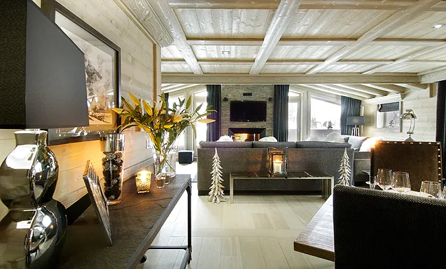 Chalet Black Pearl